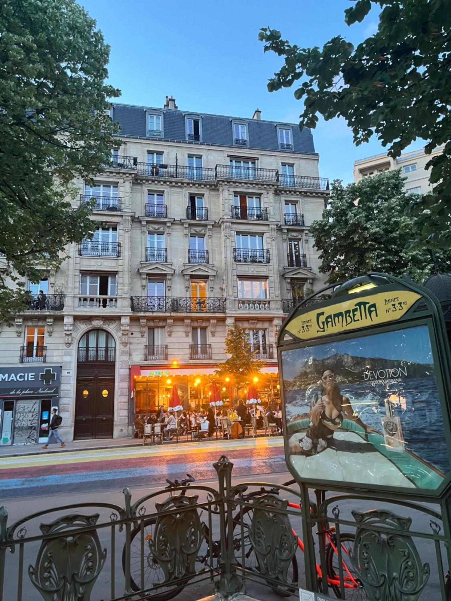 Au Pere Lachaise Apartment