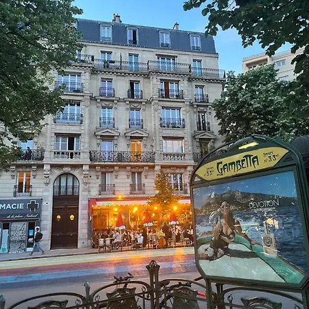 Au Pere Lachaise Apartment